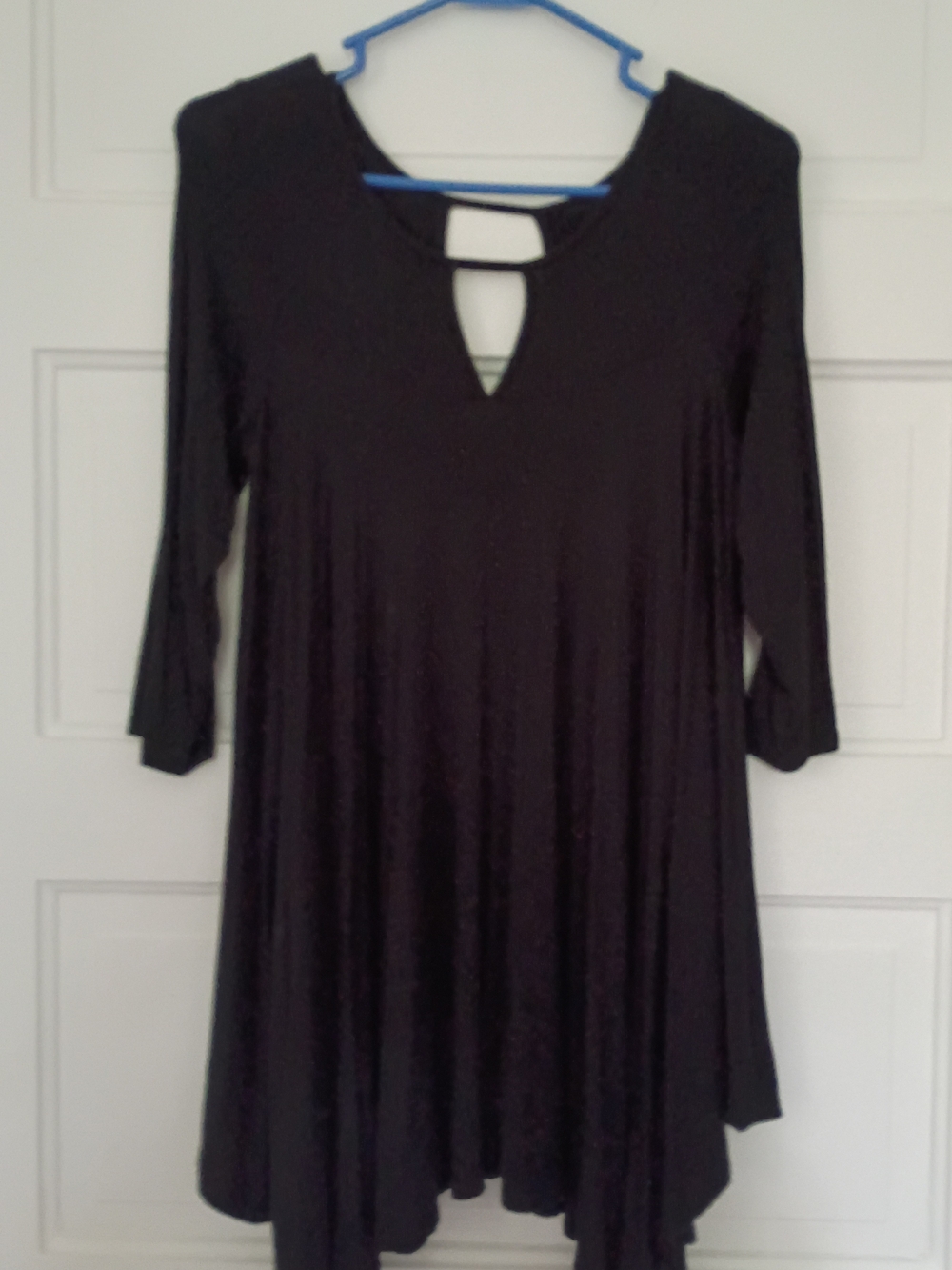 Black Keyhole Swing Tunic Top - Women's Flowing Three-Quarter Sleeve